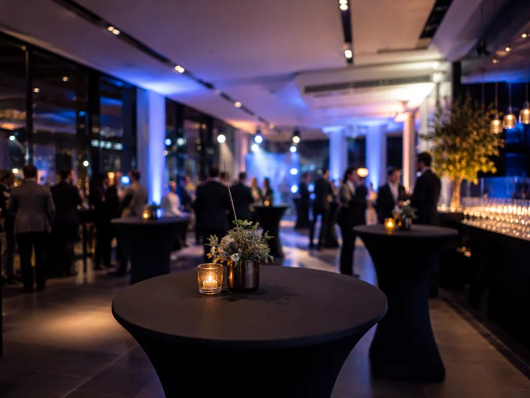 Hochzeit, Geburtstag und Firmenevent mit stilvoller Dekoration und Beleuchtung